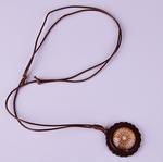 Náhrdelník na kožené šňůrce s cabochonem