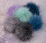 Fake 12 cm fur pom-poms z pętelką