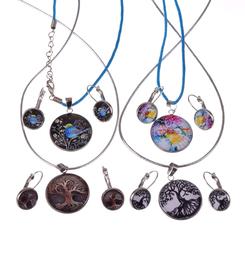 Set necklace and earrings